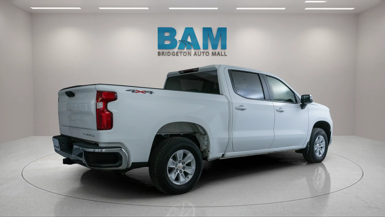 Used 2025 White Chevrolet LT image 7