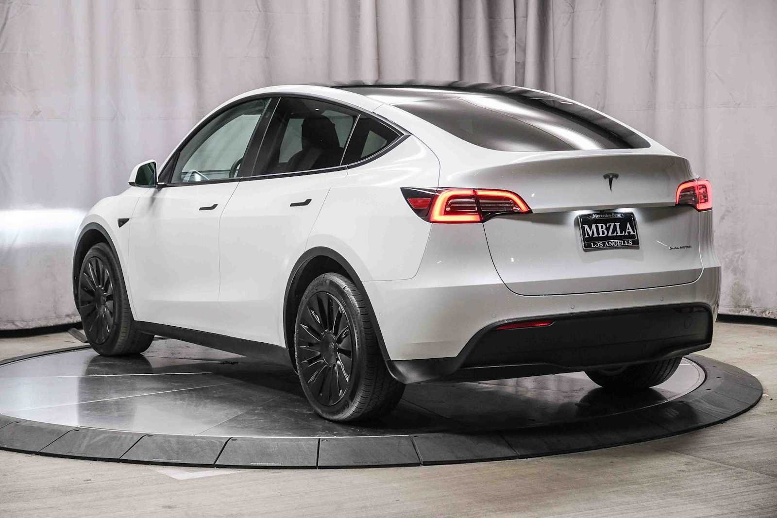 Used 2021 Tesla Model Y Long Range with VIN 5YJYGDEE9MF242822 for sale in Los Angeles, CA