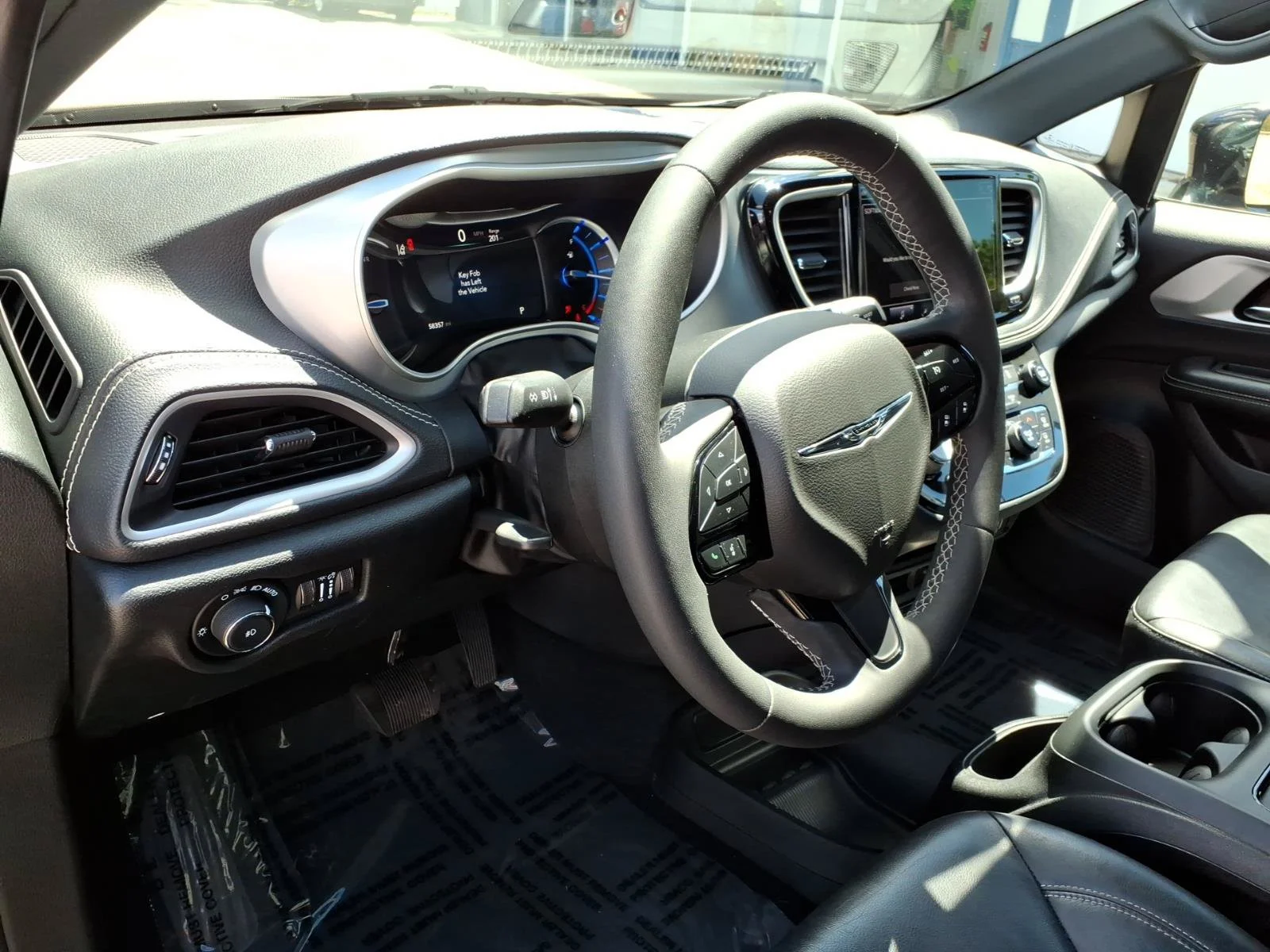 Used 2022 Brilliant Black Crystal Pearlcoat Chrysler Hybrid Touring L image 16