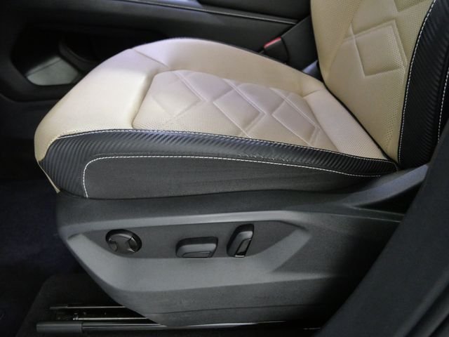 Certified Used 2024  Volkswagen 2.0T SE w/Technology image 16