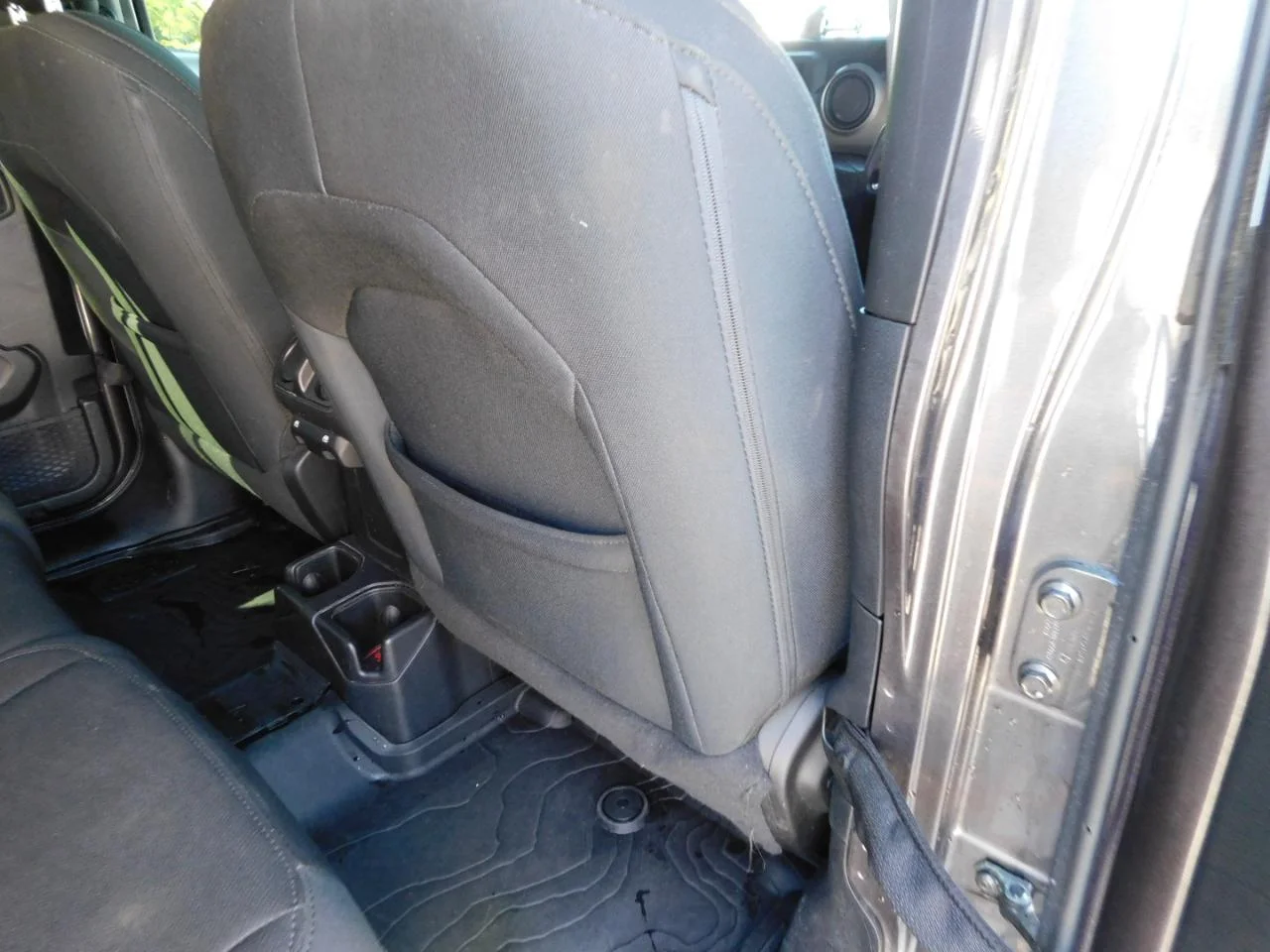 Used 2019 Gray Jeep SPORT S 4X4 image 13