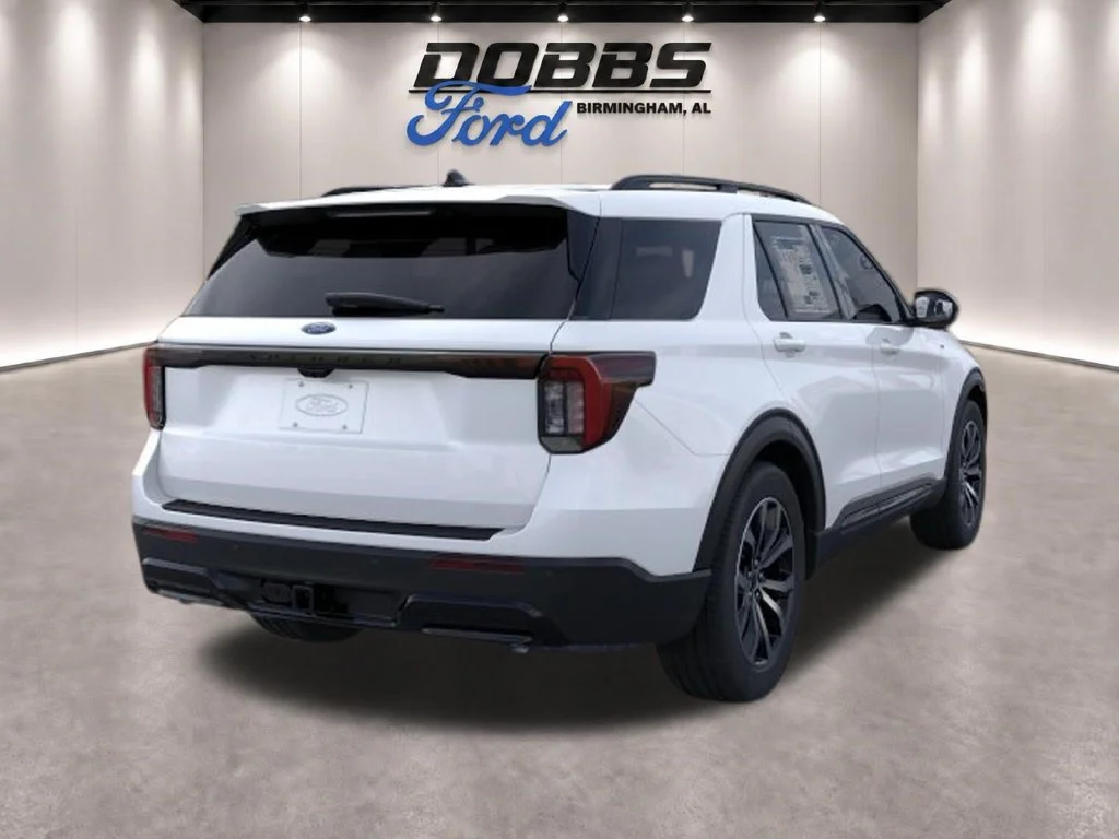 New 2026 Star White Metallic Tri-Coat Ford ST-Line image 8