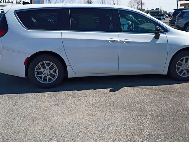 Used 2026 White Chrysler Select image 4