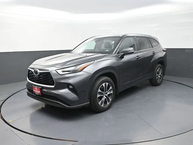 Used 2023 Gray Toyota XLE image 3