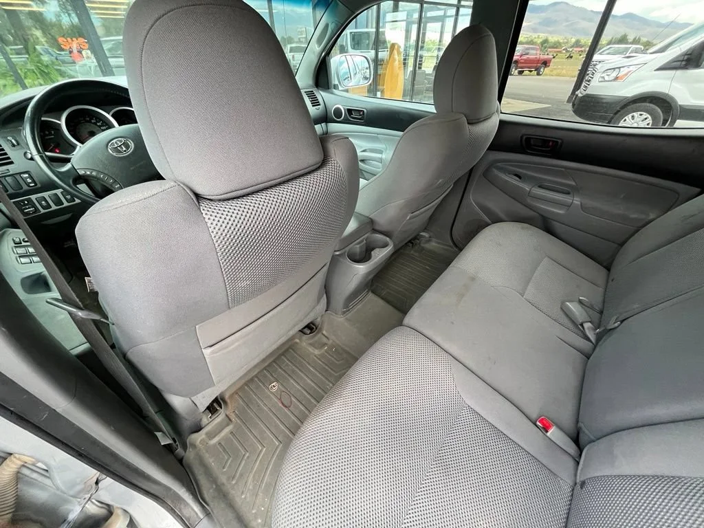 Used 2009 Silver Toyota BASE image 14