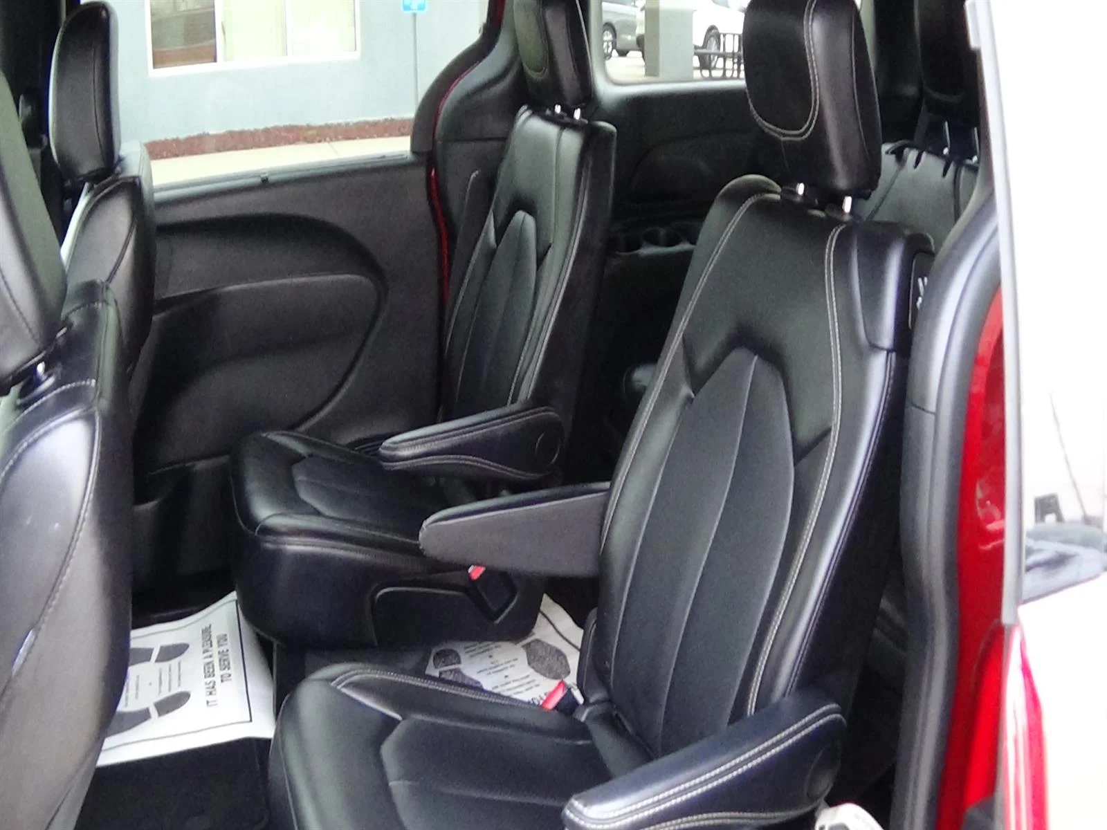 Used 2025 Red Hot Pearl Coat (pr6) Chrysler Select image 11