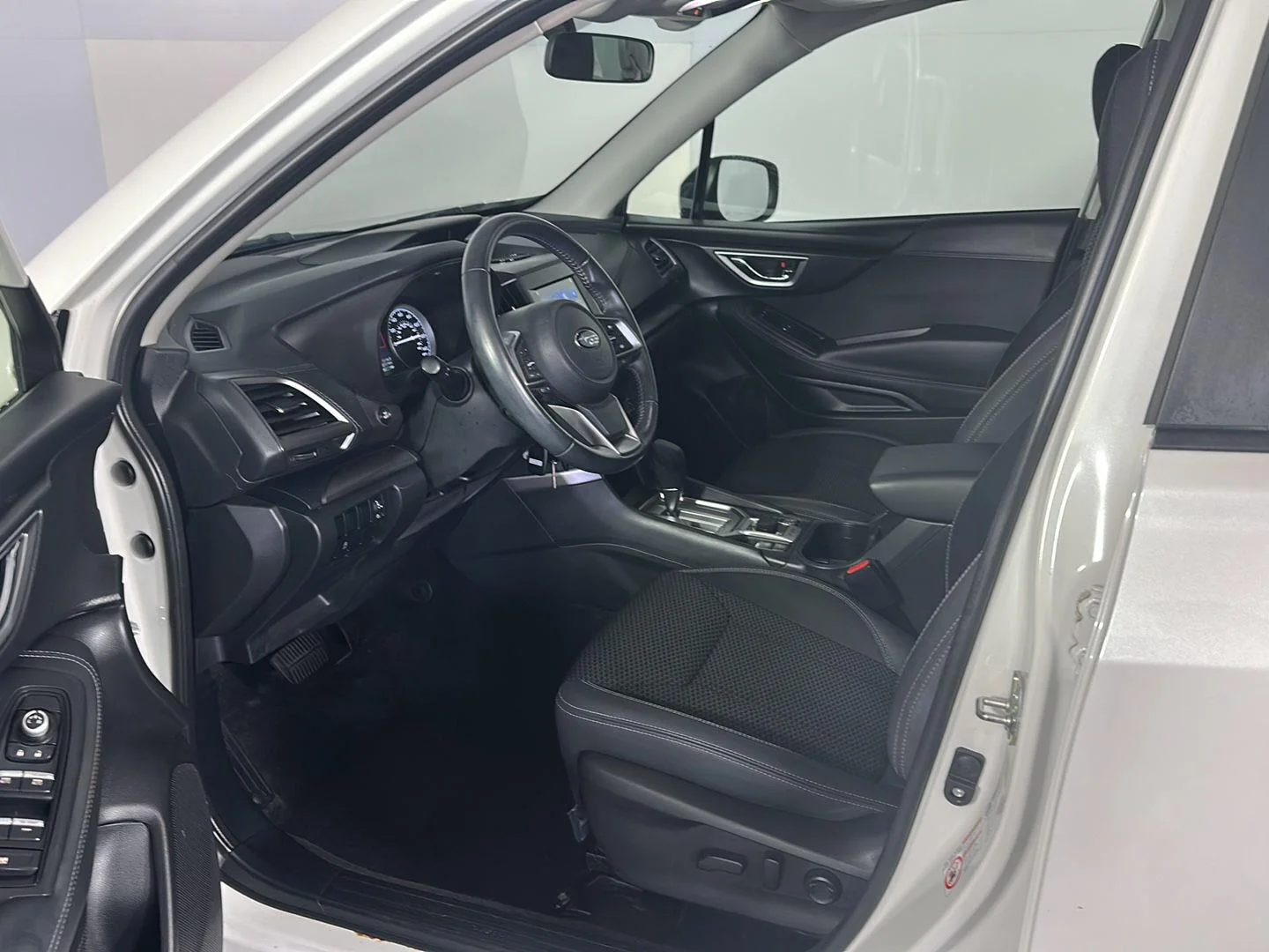 Used 2020 Crystal White Pearl Subaru Premium image 10