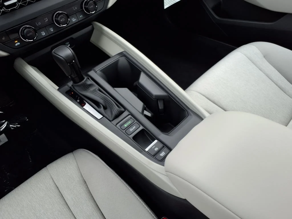 2025 Honda Accord SE - Photo 18