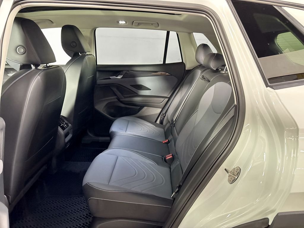 New 2026 Opal White Pearl Volkswagen SE image 20