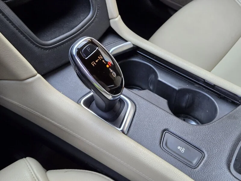 Used 2018 Stellar Black Metallic Cadillac FWD image 18