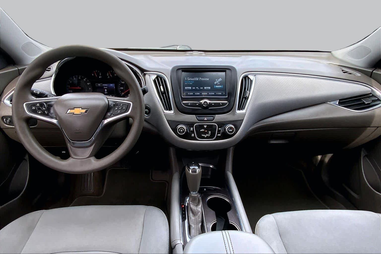 Used 2018 SUMMIT WHITE Chevrolet LT image 16