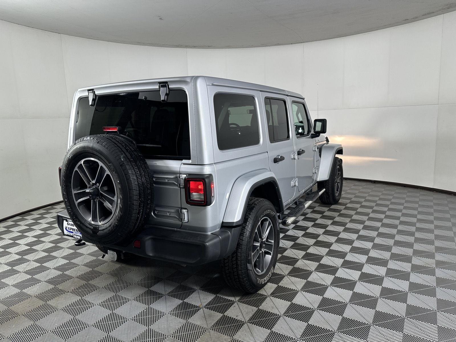 Used 2023 Silver Zynith Jeep Sahara image 7