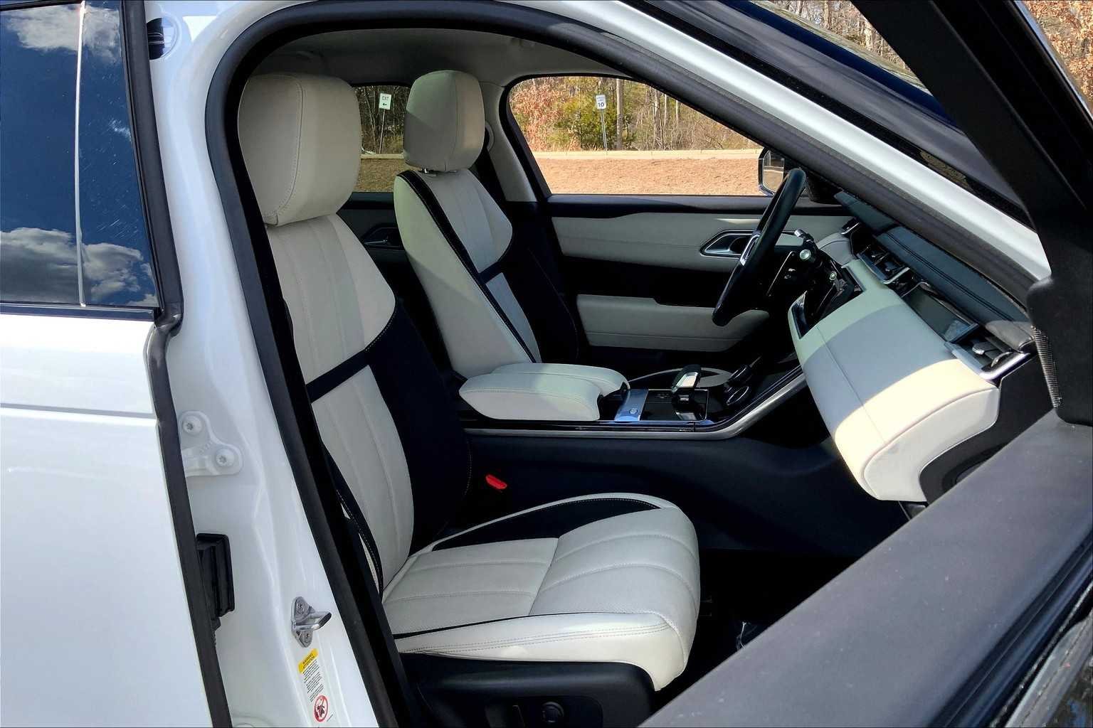Used 2022 Fuji White Land Rover R-Dynamic S image 8