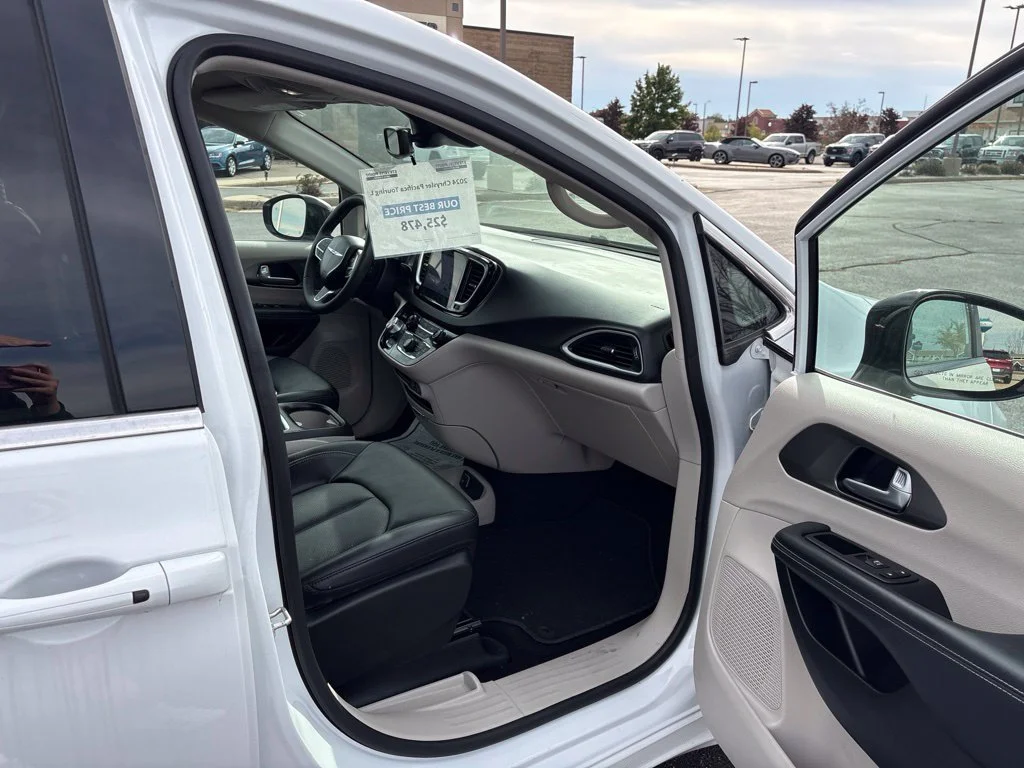 Used 2024 Bright White Clearcoat Chrysler Touring L image 32
