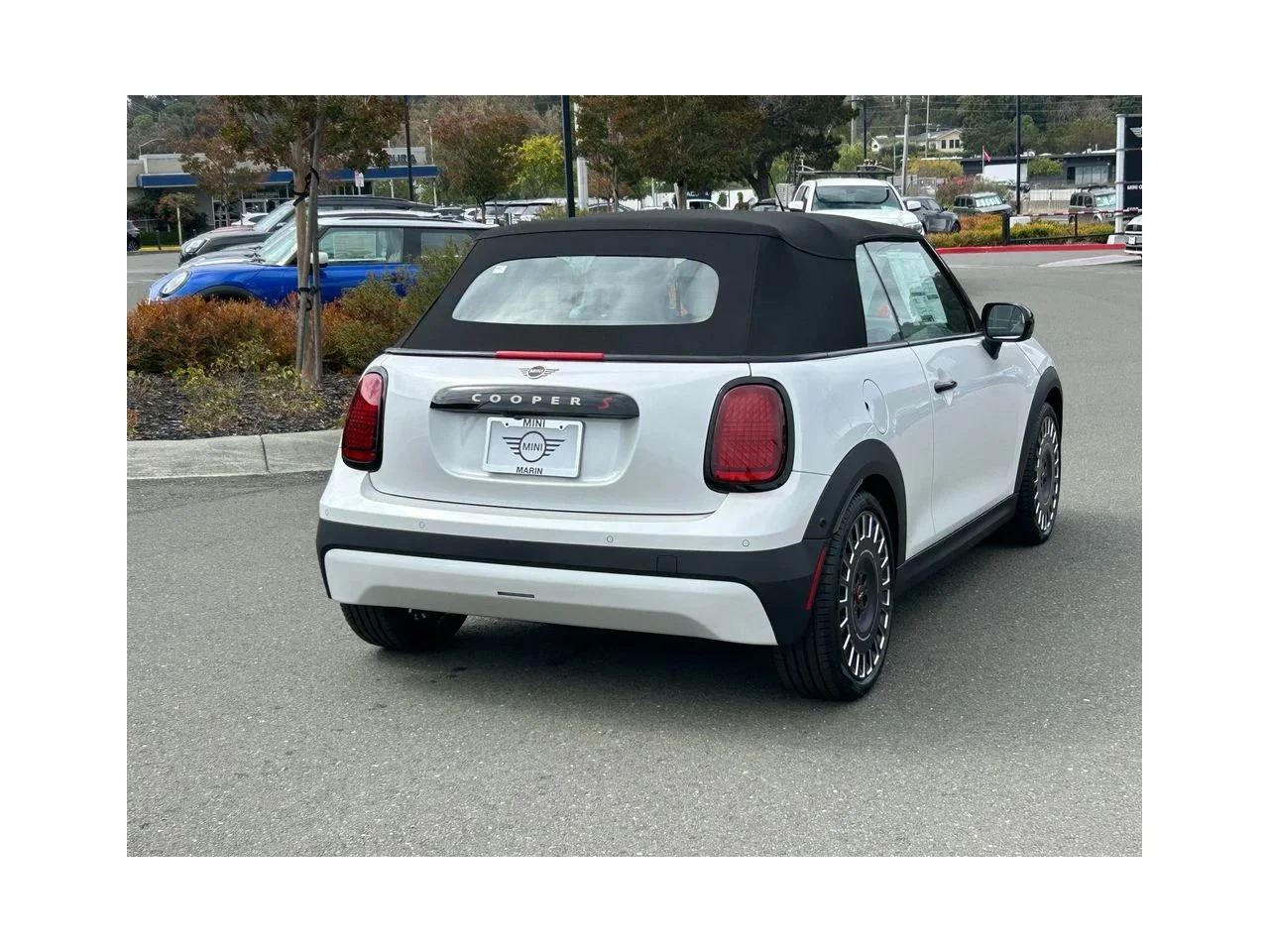 New 2026 Nanuq White Metallic MINI ICONIC image 5
