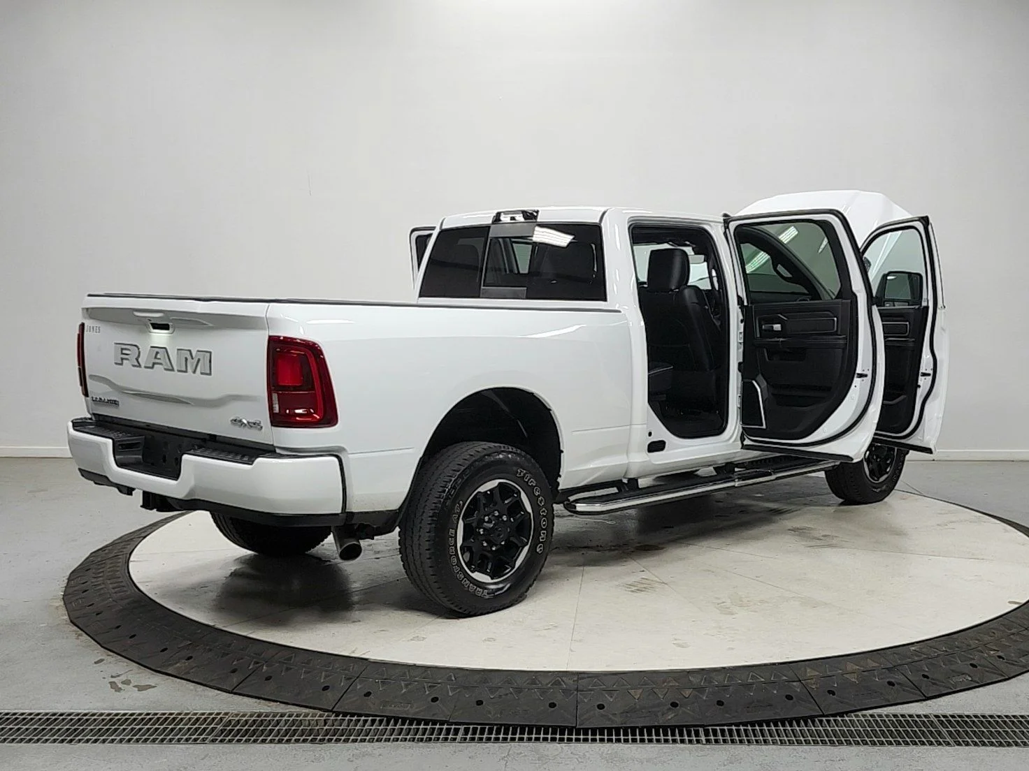 Used 2025 White Ram Laramie image 15