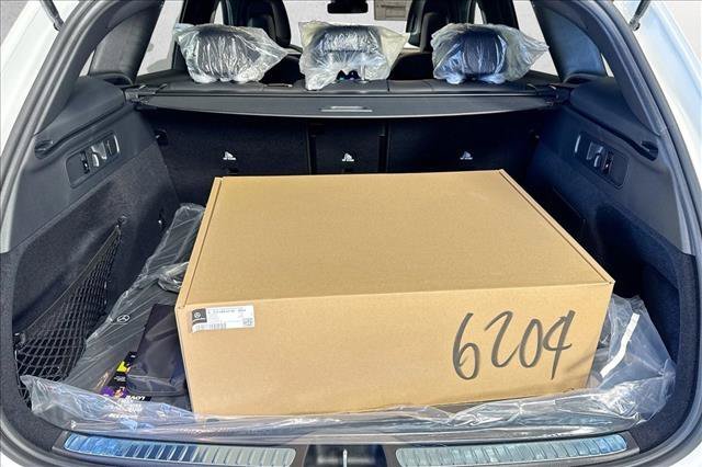 New 2026 MANUFAKTUR Moonlight White Metallic Mercedes-Benz GLC 300 image 54
