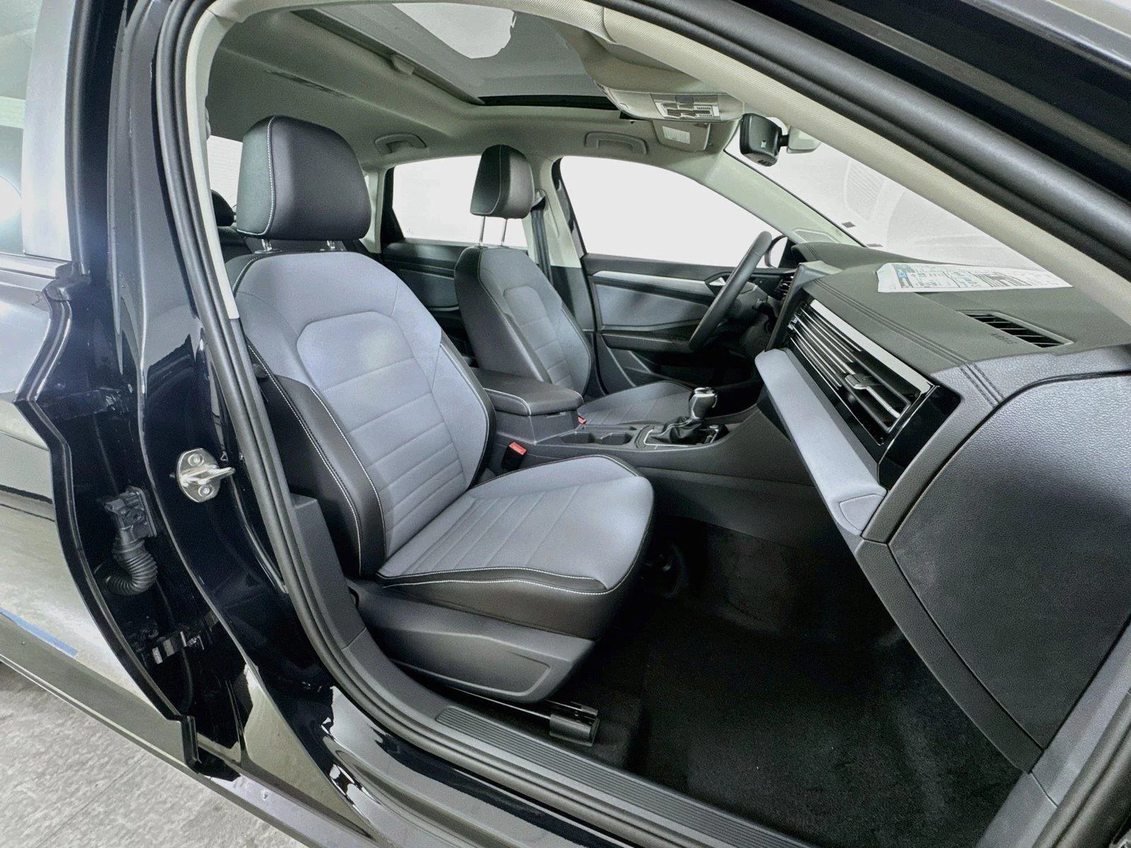 New 2027 Deep Black Pearl Volkswagen SE image 27