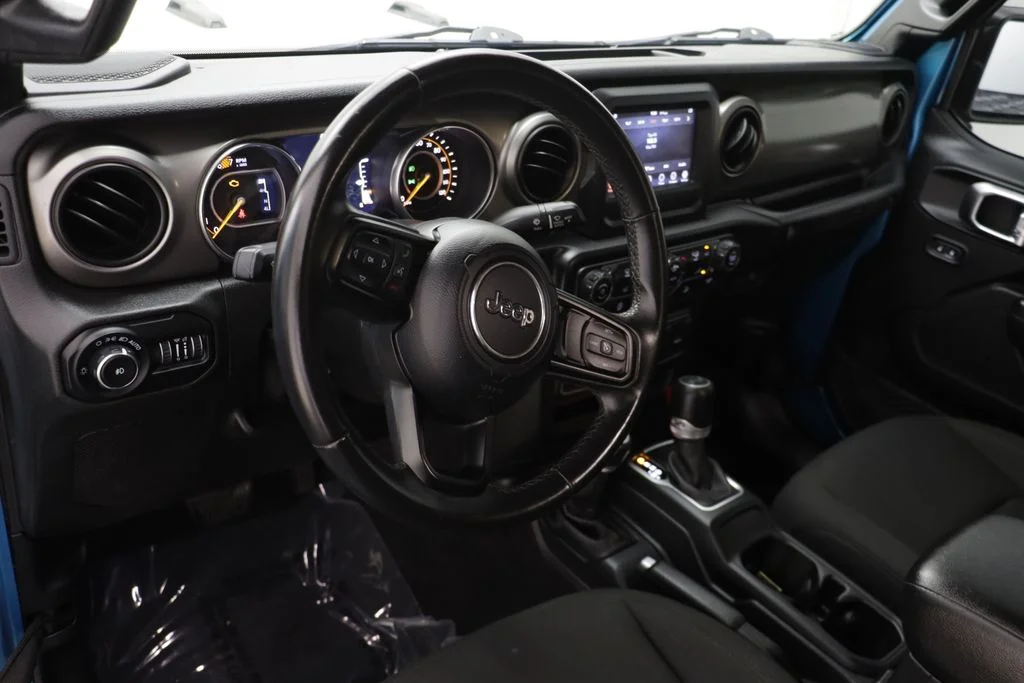 Used 2019 Bikini Pearlcoat Jeep Sport S image 6