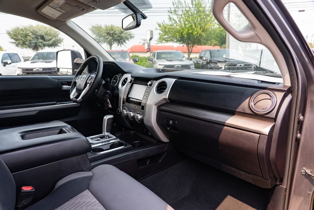 Used 2016 Magnetic Gray Metallic Toyota SR5 image 32