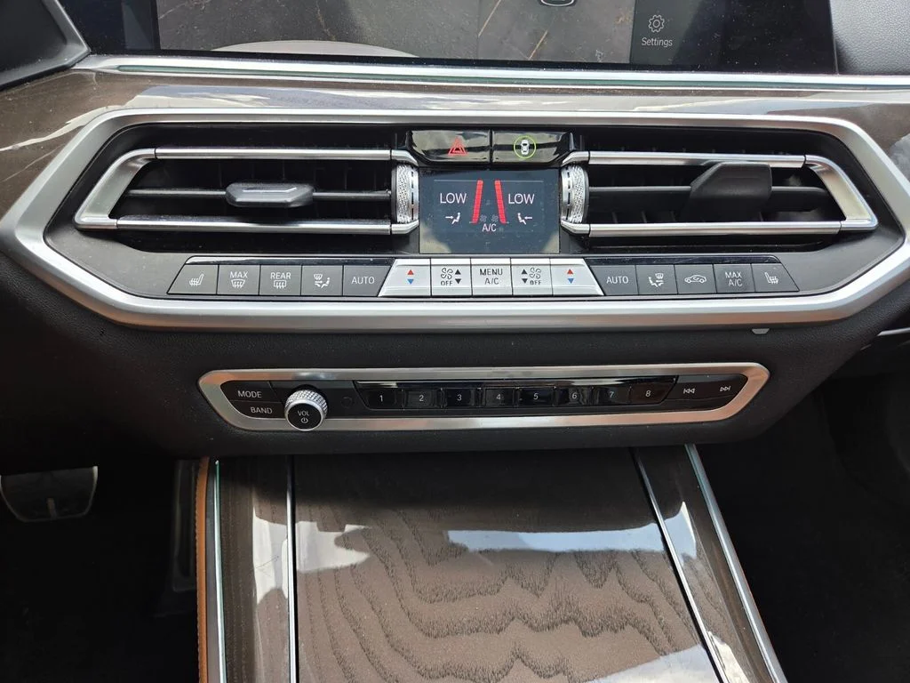 Used 2022 White BMW sDrive40i image 19