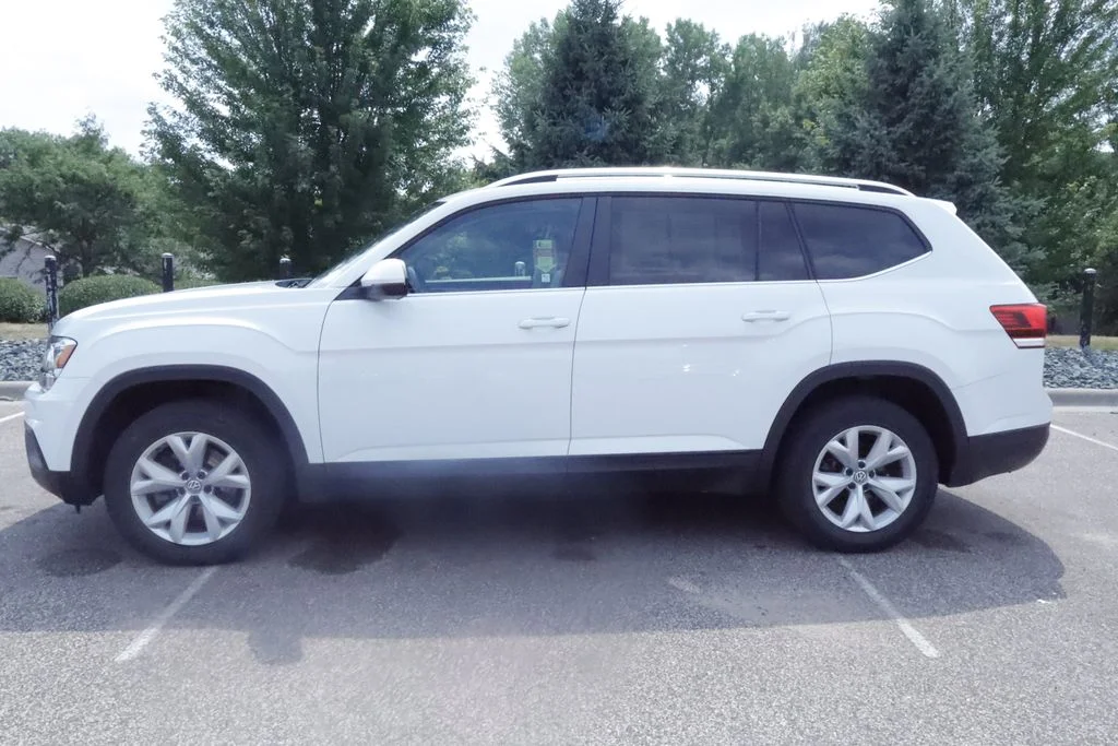 Used 2018 Volkswagen Atlas SE with VIN 1V2KR2CA9JC505130 for sale in Coon Rapids, Minnesota