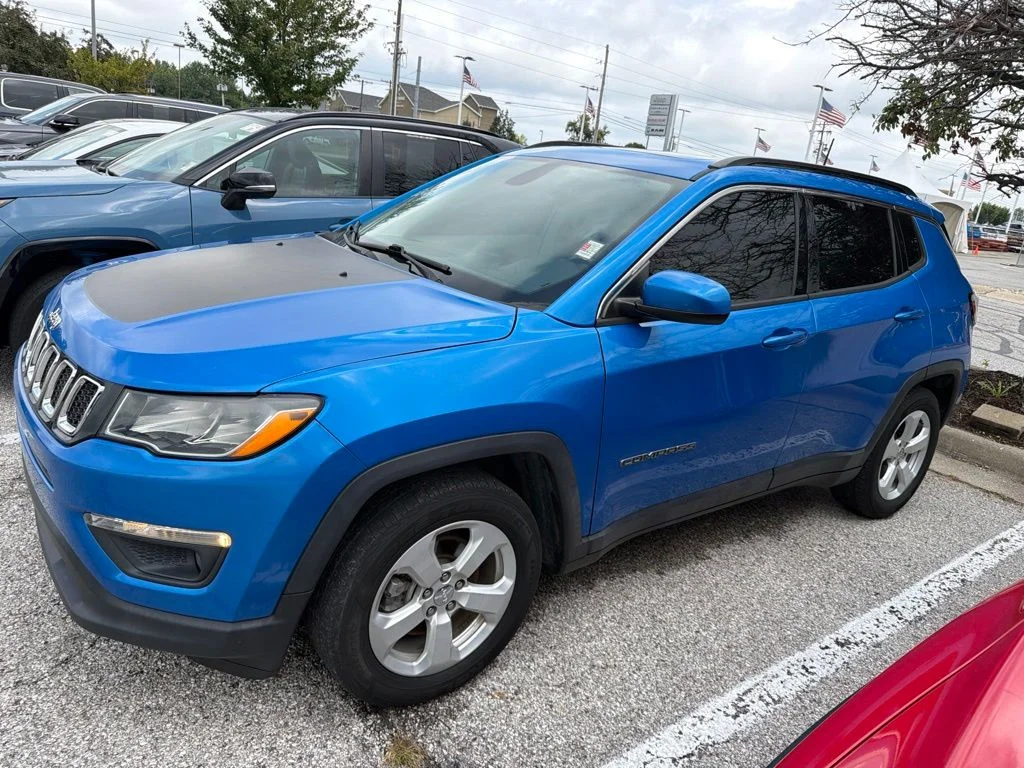 Used 2021 Blue Jeep Latitude image 2
