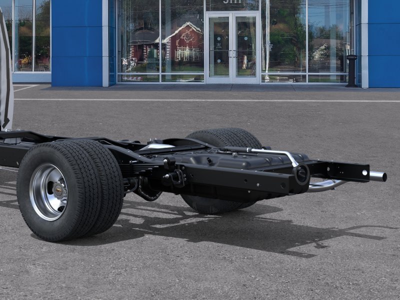 New 2026 Summit White Chevrolet 1WT image 11