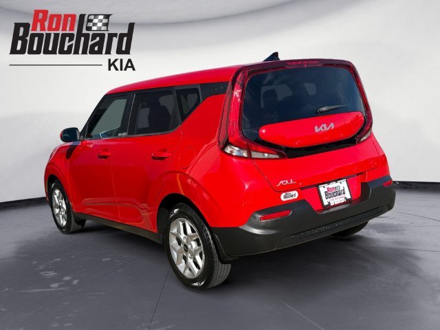 Used 2022 Red Kia LX image 4