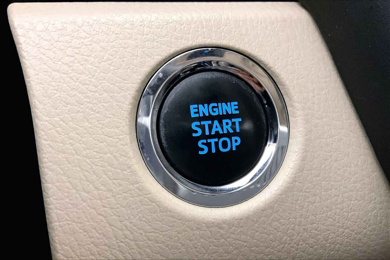 Used 2023 Wind Chill Pearl Toyota XLE image 30