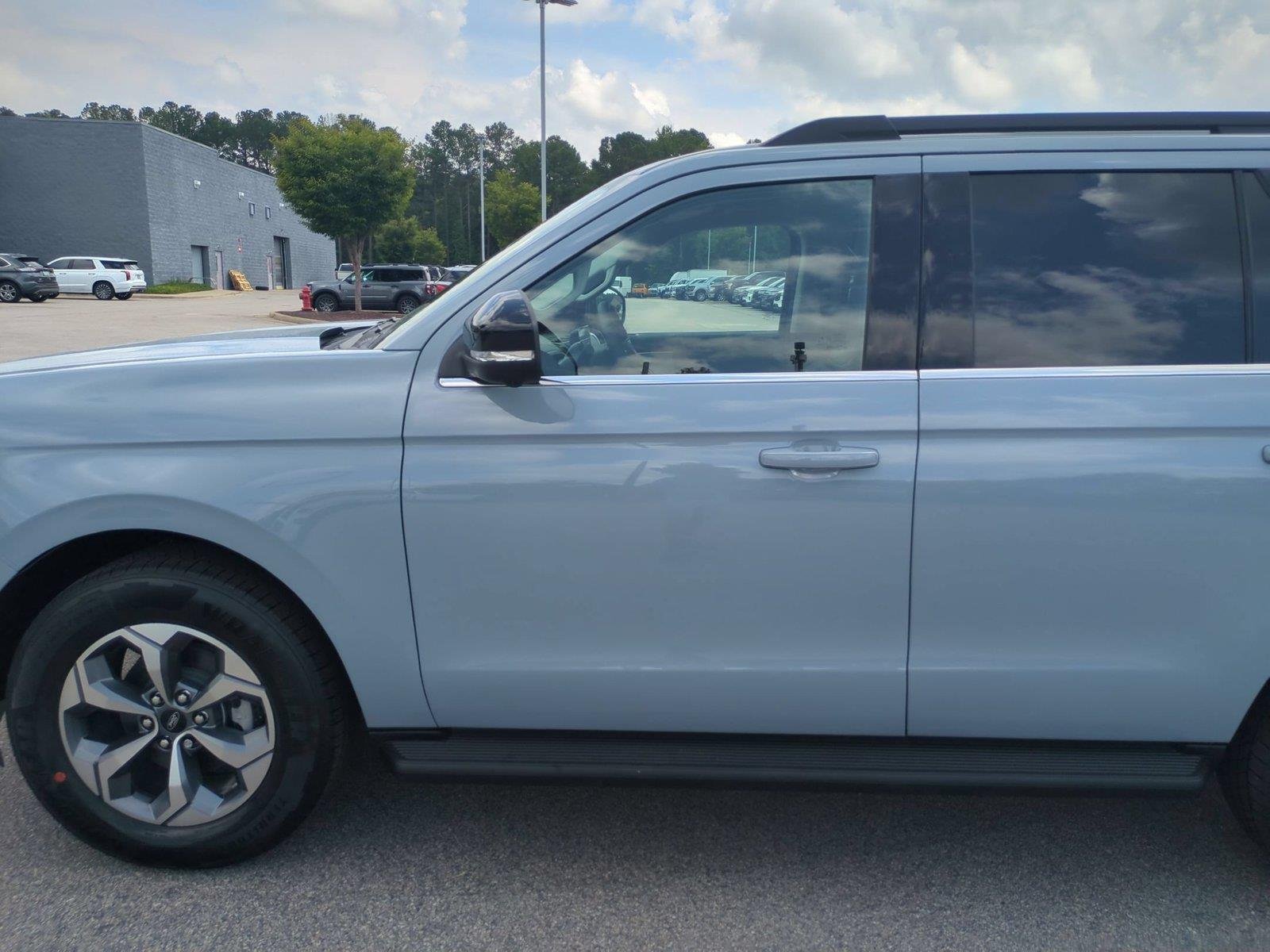 New 2027 Glacier Gray Metallic Tri-Coat Ford Active image 15