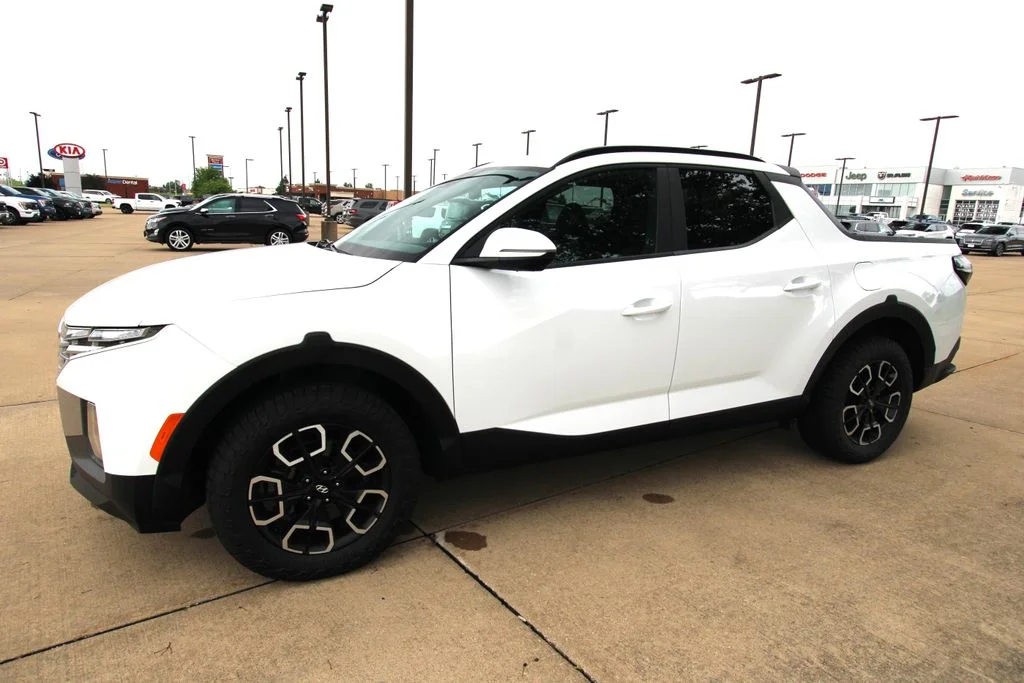 Used 2022 White Hyundai SEL Premium image 17
