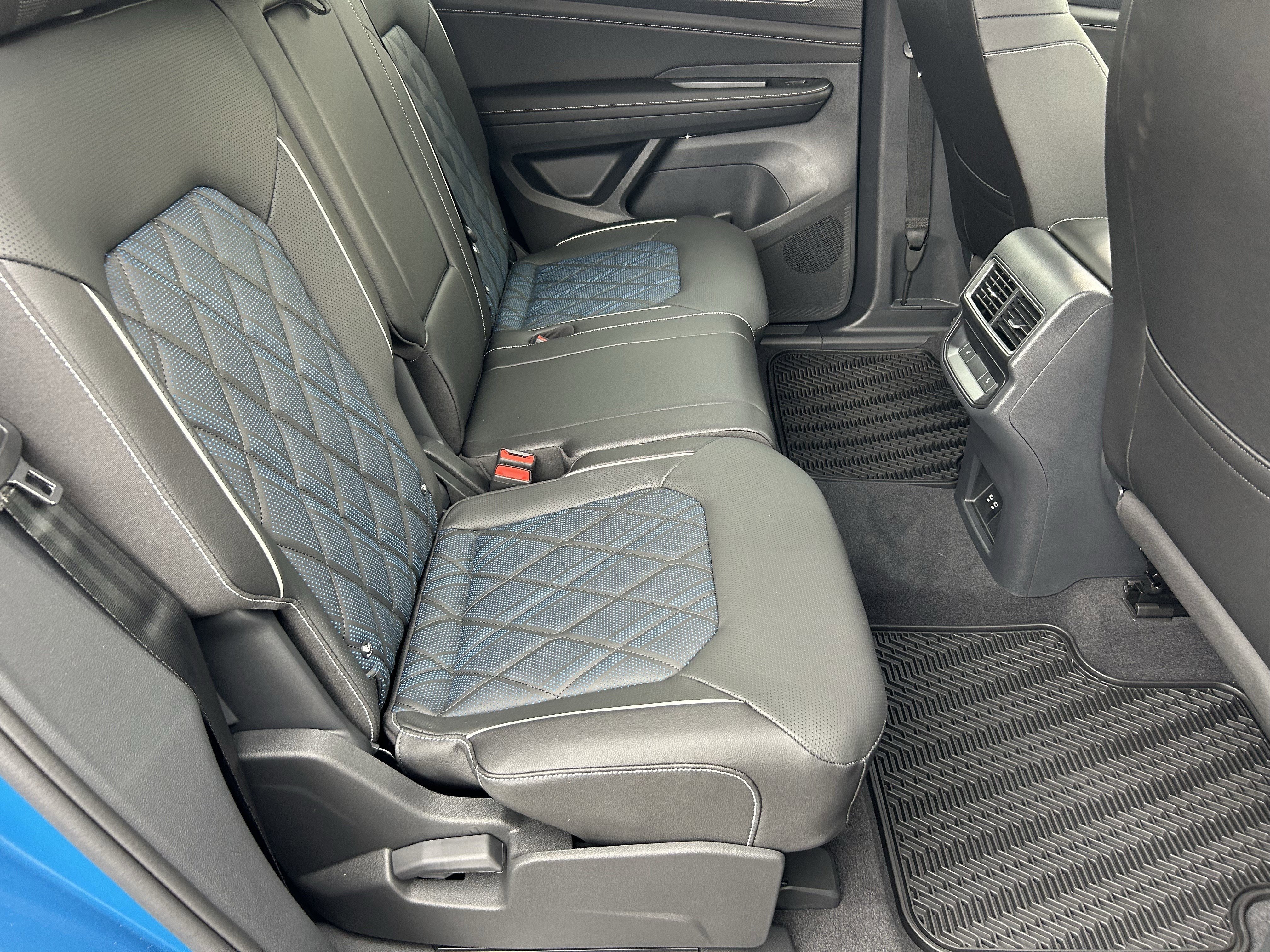 2025 Volkswagen Atlas Cross Sport SEL Premium R-LINE - Photo 9