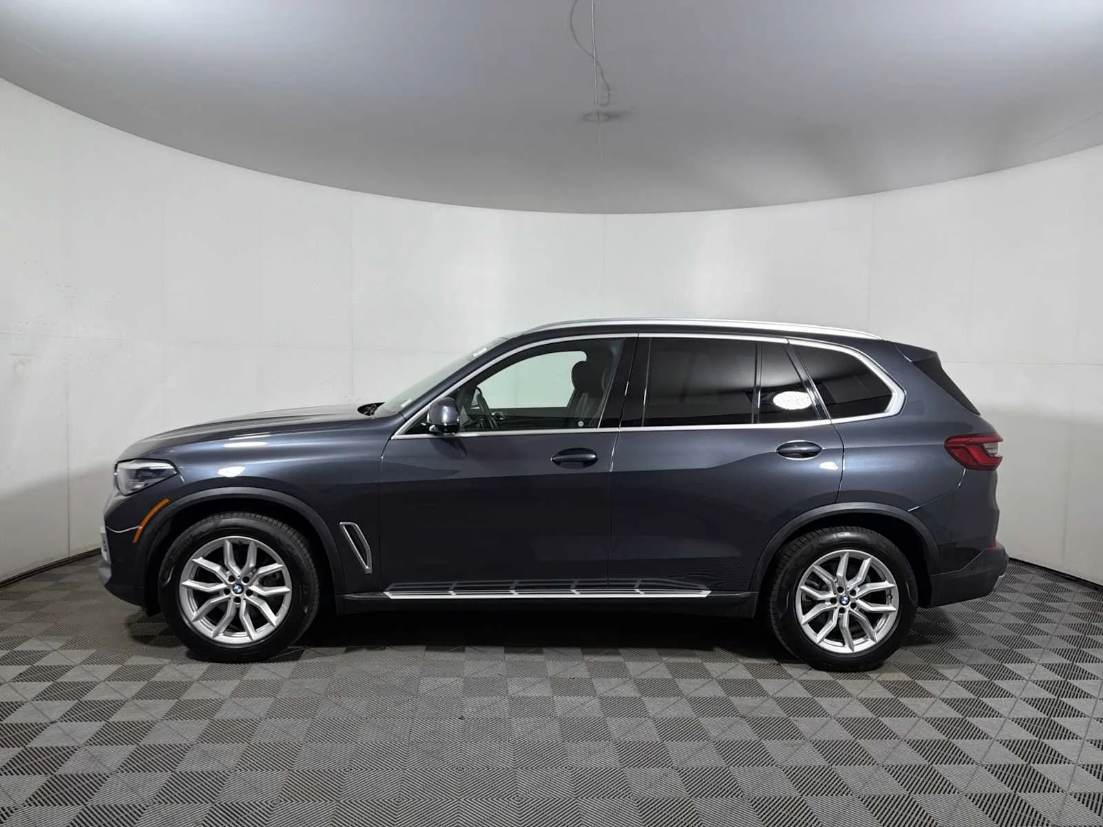 Used 2019 Arctic Grey Metallic BMW xDrive40i image 4