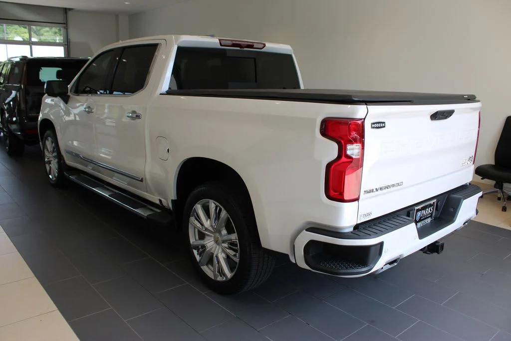 Used 2024 Pearl Chevrolet High Country image 35