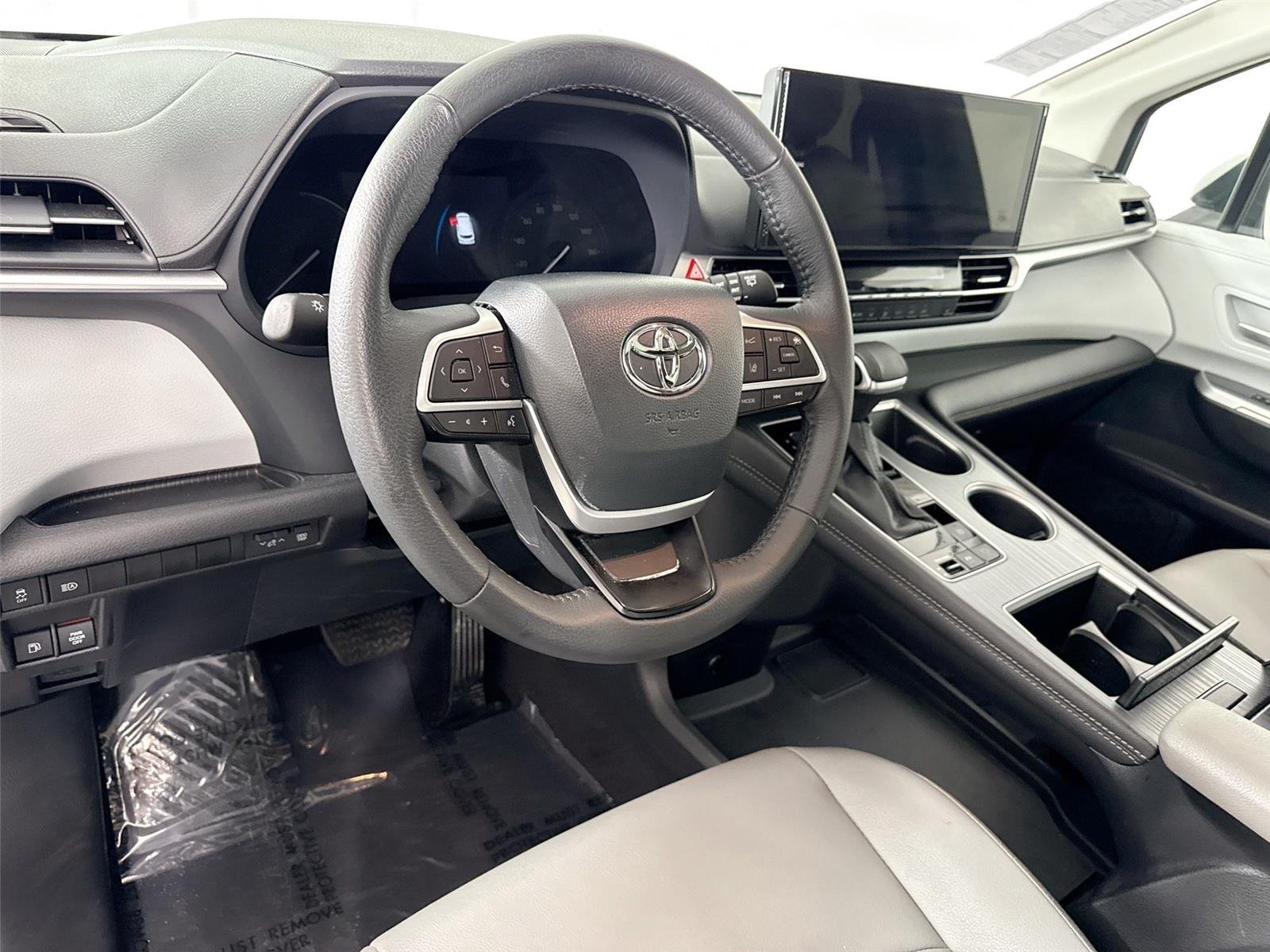 Used 2026 Wind Chill Pearl Toyota XLE 8-Passenger image 4