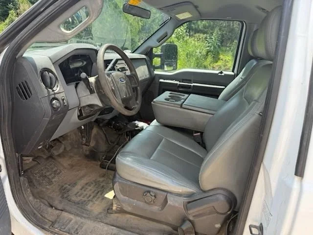 Used 2012 Oxford White Ford XL image 5