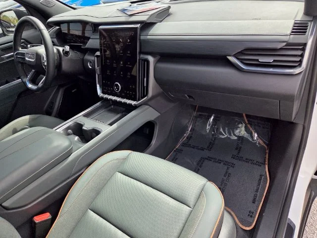 Used 2024 White GMC AT4 image 19