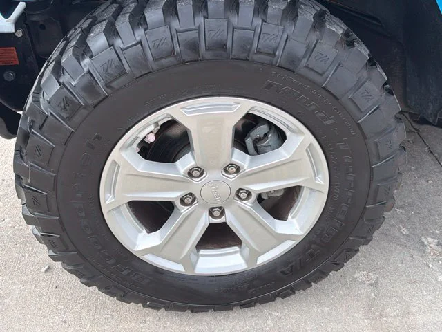 Used 2017 Blue Jeep Unlimited Sahara image 11