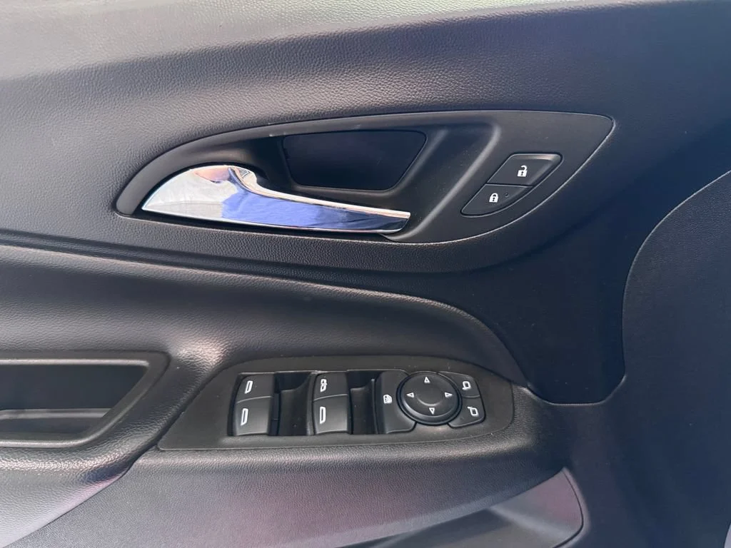 2023 Chevrolet Equinox LT - Photo 24