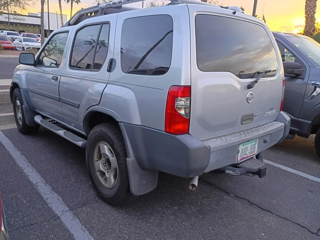 Used 2002 Silver Nissan XE image 4