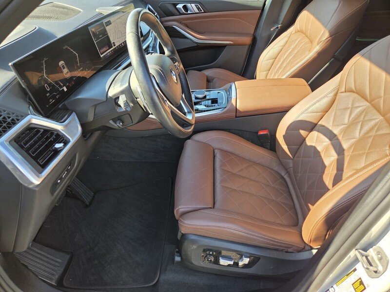 Used 2025 White BMW xDrive40i image 14