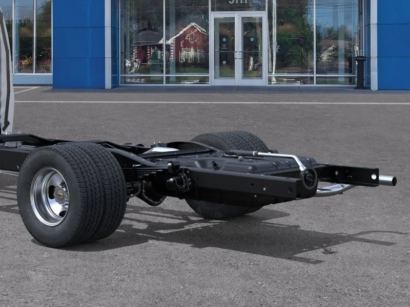 New 2026 Summit White Chevrolet 1WT image 11