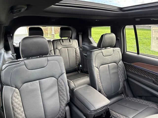 New 2025 Diamond Black Crystal Pearl-Coat Exterior Paint Jeep Summit image 33