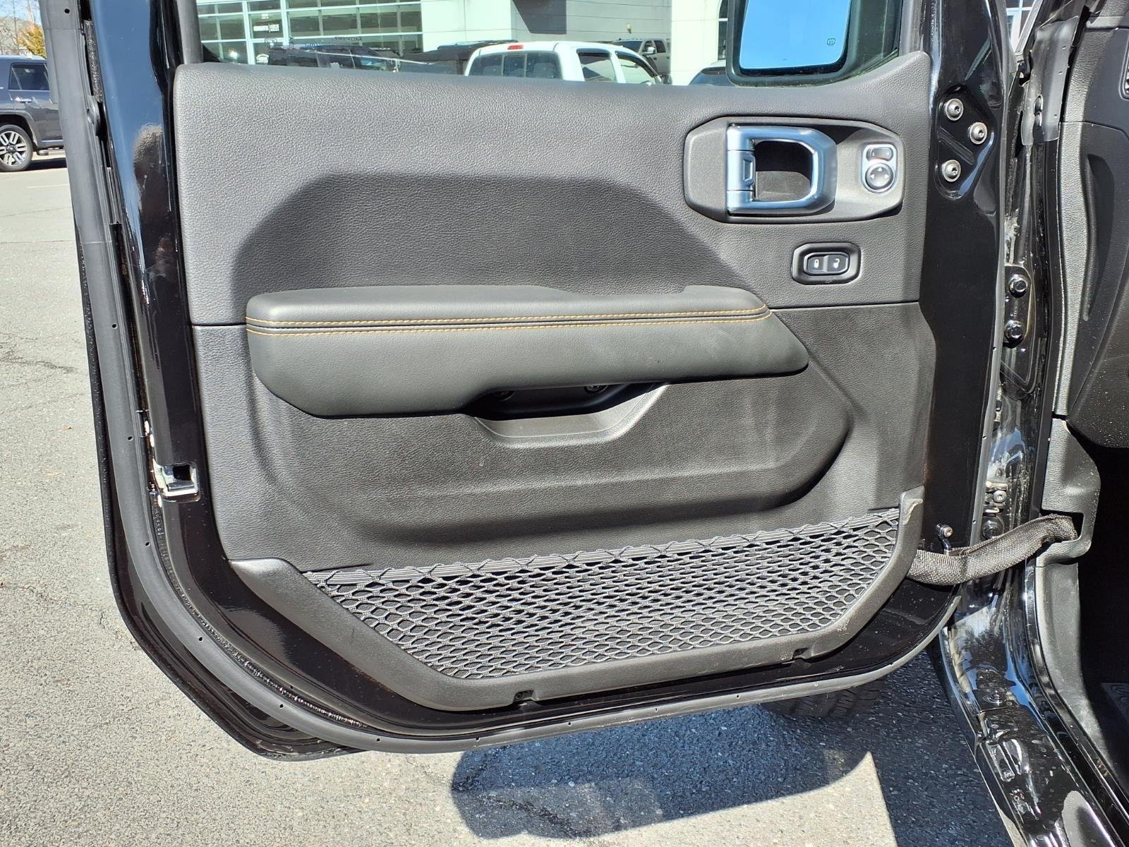 New 2026 Black Clear-Coat Exterior Paint Jeep Sahara image 27