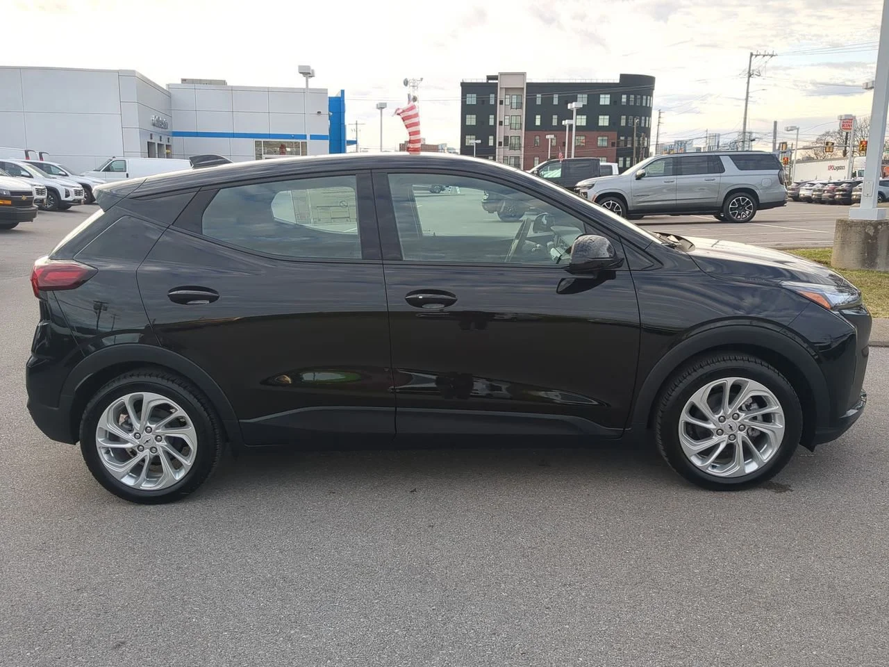 New 2027 Mosaic Black Metallic Chevrolet LT image 9