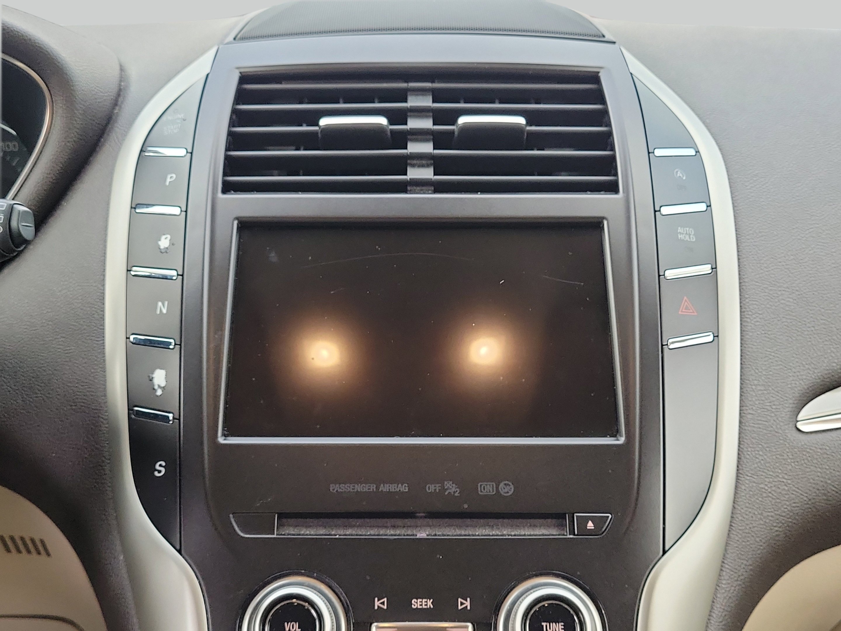 Used 2019 Sea Green Lincoln Standard image 17