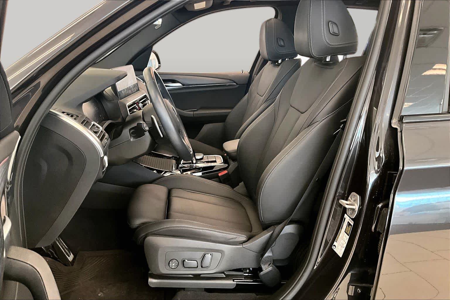 Used 2024 Dark Graphite Metallic BMW sDrive30i image 7