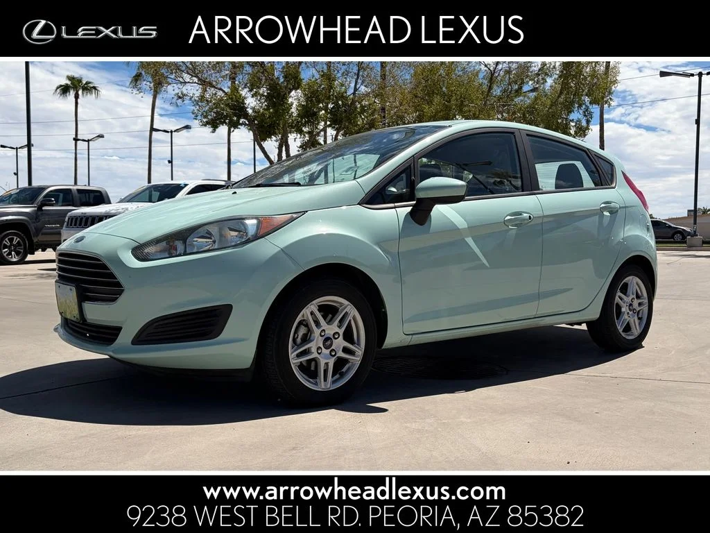 Used 2019 Green Ford SE image 1
