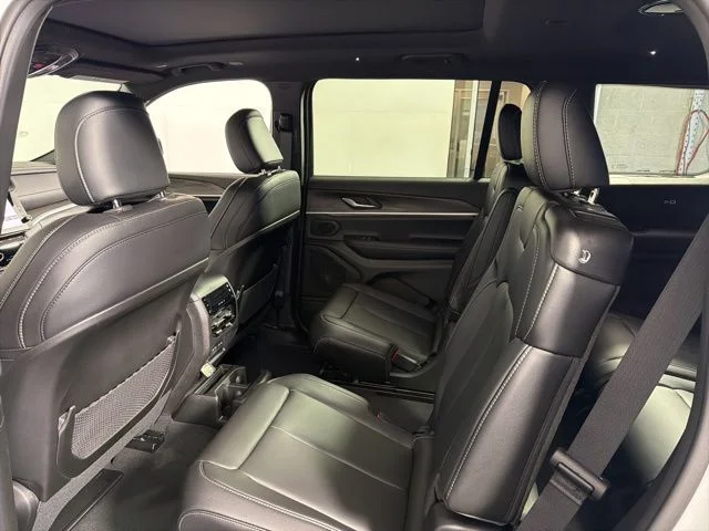 New 2026 White/off-white Jeep Limited image 25